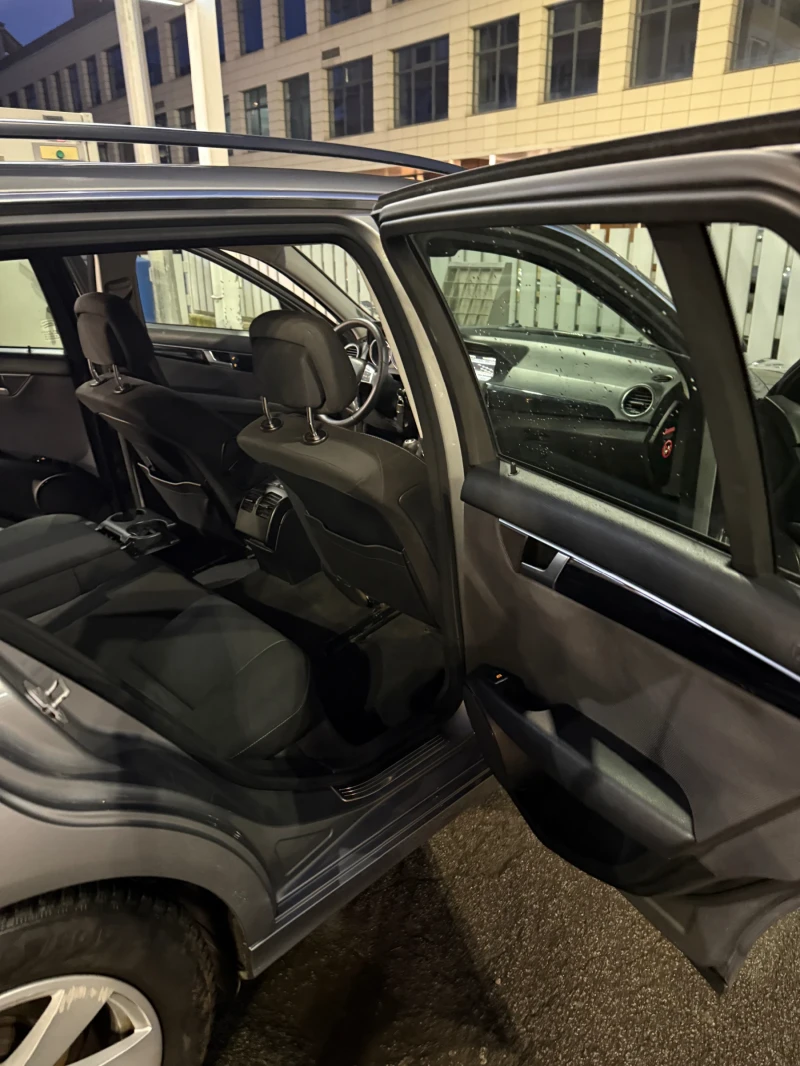 Mercedes-Benz C 200, снимка 16 - Автомобили и джипове - 52426571