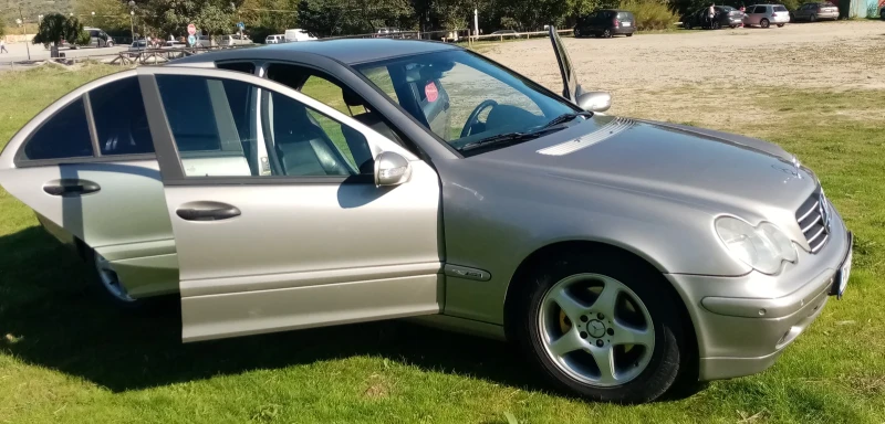 Mercedes-Benz C 200, снимка 5 - Автомобили и джипове - 52548952