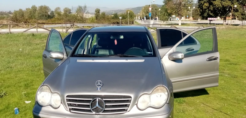 Mercedes-Benz C 200, снимка 4 - Автомобили и джипове - 52548952
