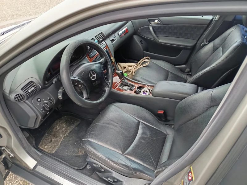 Mercedes-Benz C 200, снимка 9 - Автомобили и джипове - 52548952