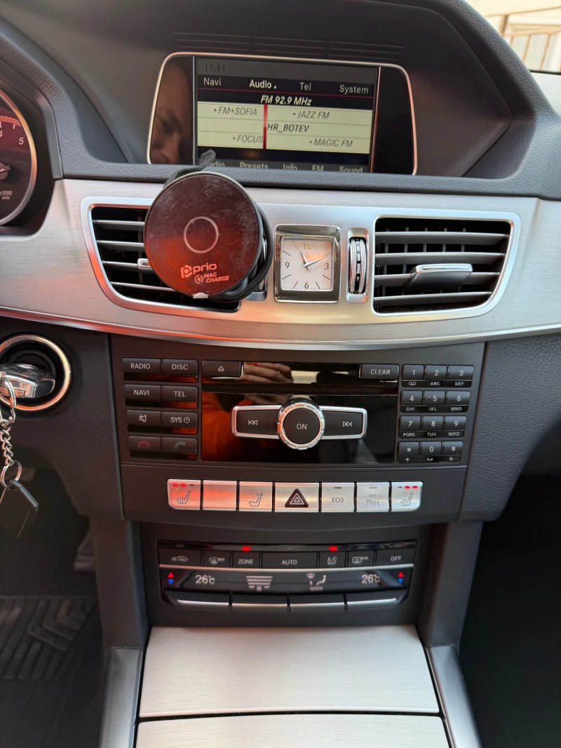 Mercedes-Benz E 200 Natural gas, снимка 8 - Автомобили и джипове - 53001910