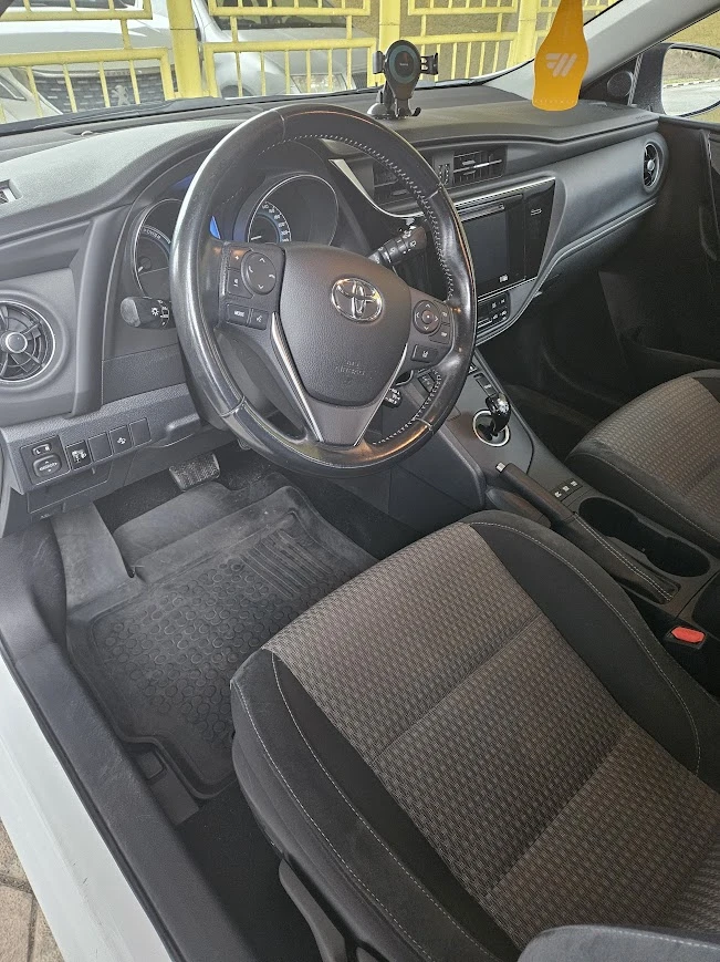 Toyota Auris, снимка 9 - Автомобили и джипове - 48964011