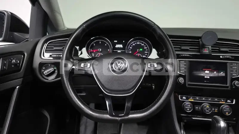 VW Golf 2.0 TDI| PANO| ПОДГРЕВ| ВКЛЮЧЕН ТЕХОНТЕСТ, снимка 9 - Автомобили и джипове - 54969142