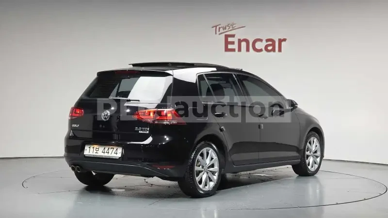 VW Golf 2.0 TDI| PANO| ПОДГРЕВ| ВКЛЮЧЕН ТЕХОНТЕСТ, снимка 2 - Автомобили и джипове - 54969142