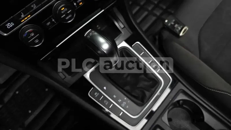 VW Golf 2.0 TDI| PANO| ПОДГРЕВ| ВКЛЮЧЕН ТЕХОНТЕСТ, снимка 11 - Автомобили и джипове - 54969142