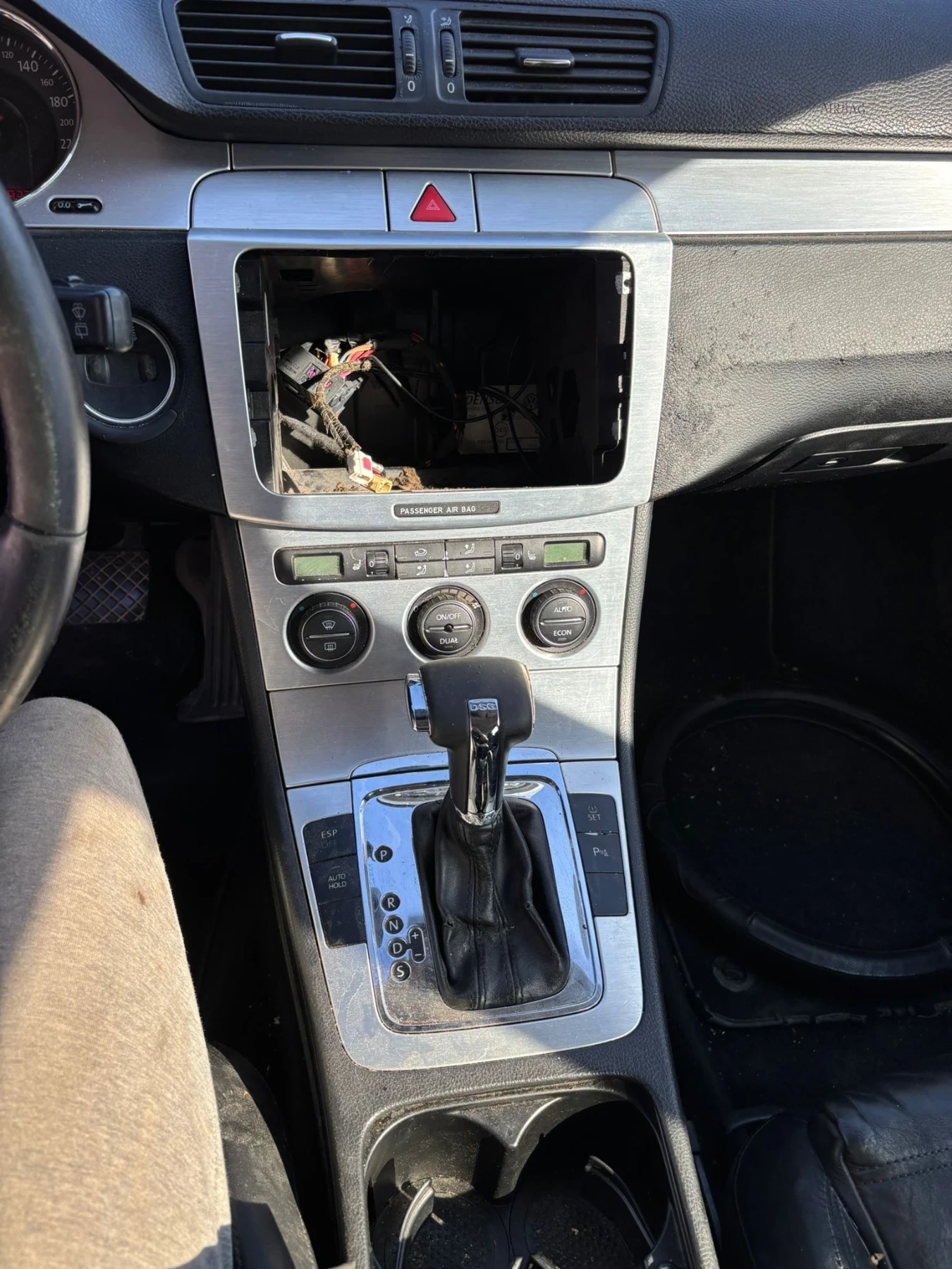 VW Passat 2.0TDI 170hp-AUTO/Xenon/Koja | Mobile.bg — изображение 13