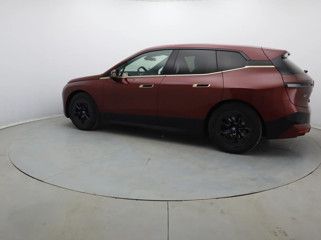 BMW iX  - изображение 7
