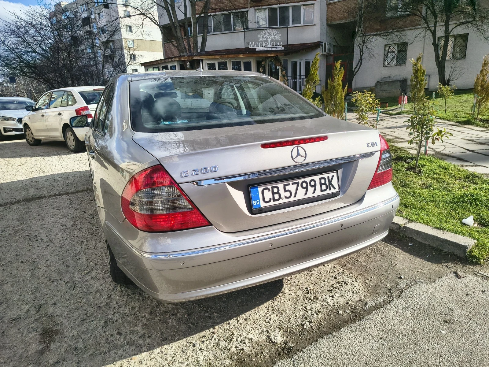 Mercedes-Benz E 200 CDI Elegance , снимка 8 - Автомобили и джипове - 53629824