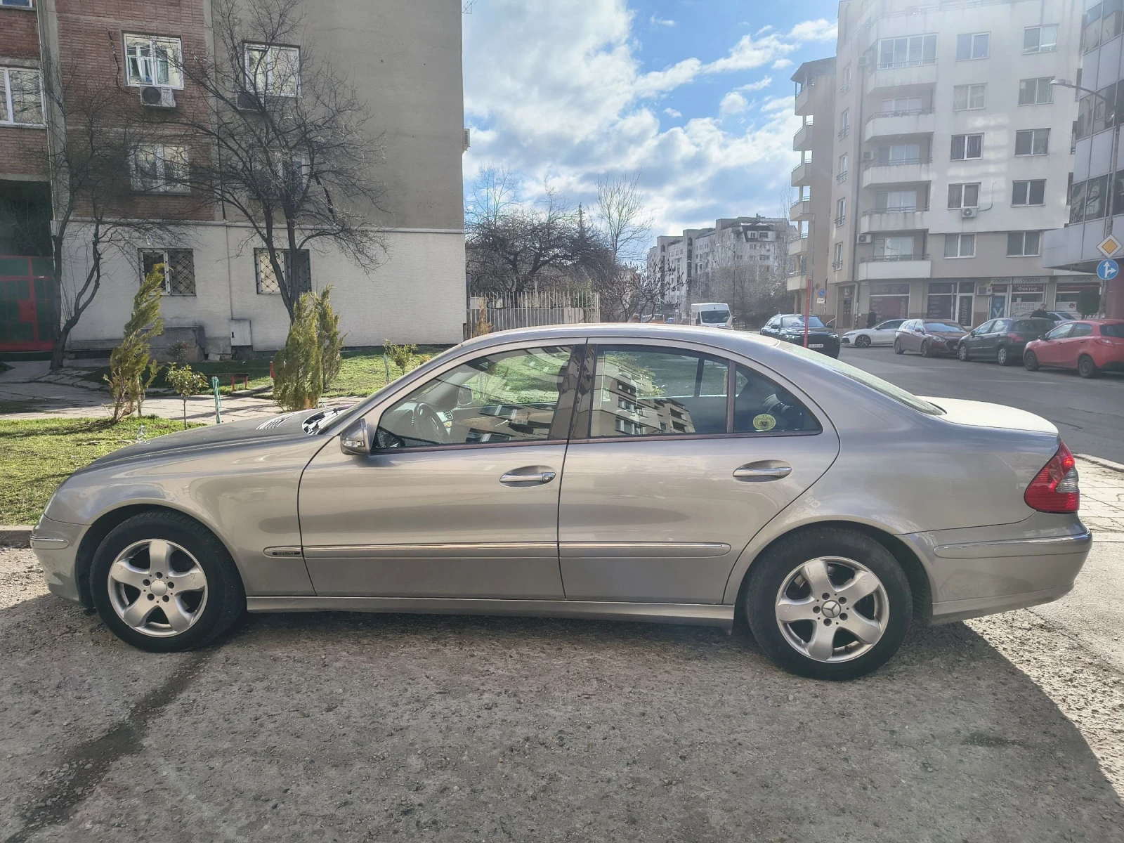 Mercedes-Benz E 200 CDI Elegance , снимка 4 - Автомобили и джипове - 53629824