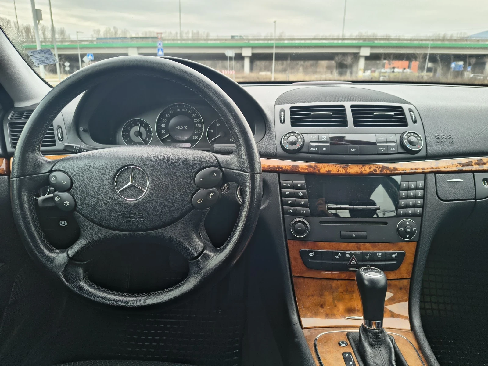 Mercedes-Benz E 200 CDI Elegance , снимка 12 - Автомобили и джипове - 53629824