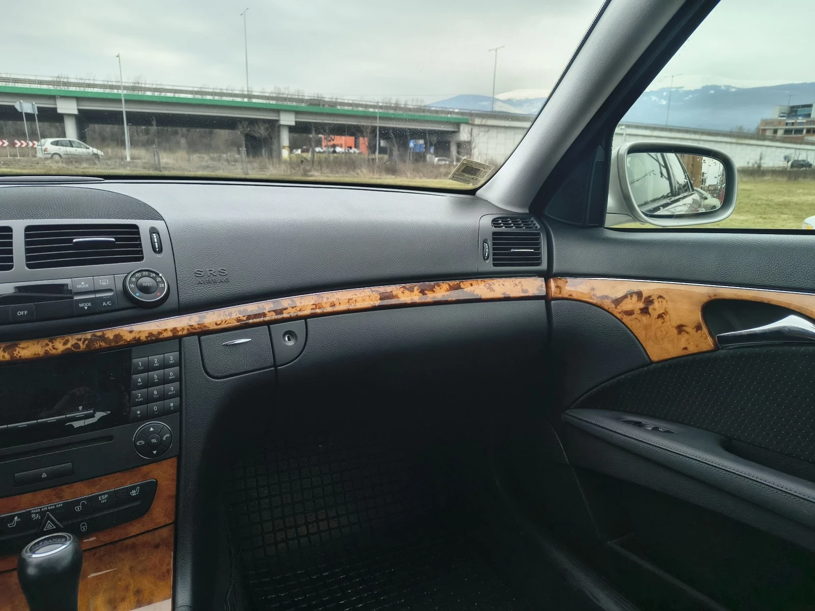 Mercedes-Benz E 200 CDI Elegance , снимка 13 - Автомобили и джипове - 53629824