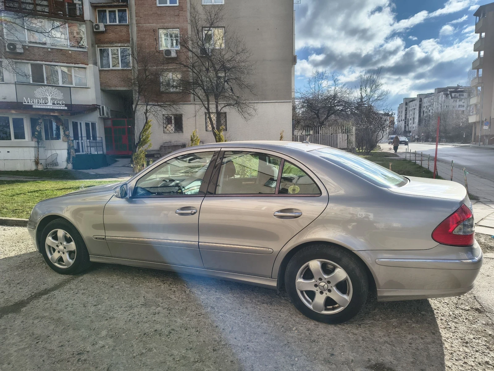 Mercedes-Benz E 200 CDI Elegance , снимка 5 - Автомобили и джипове - 53629824
