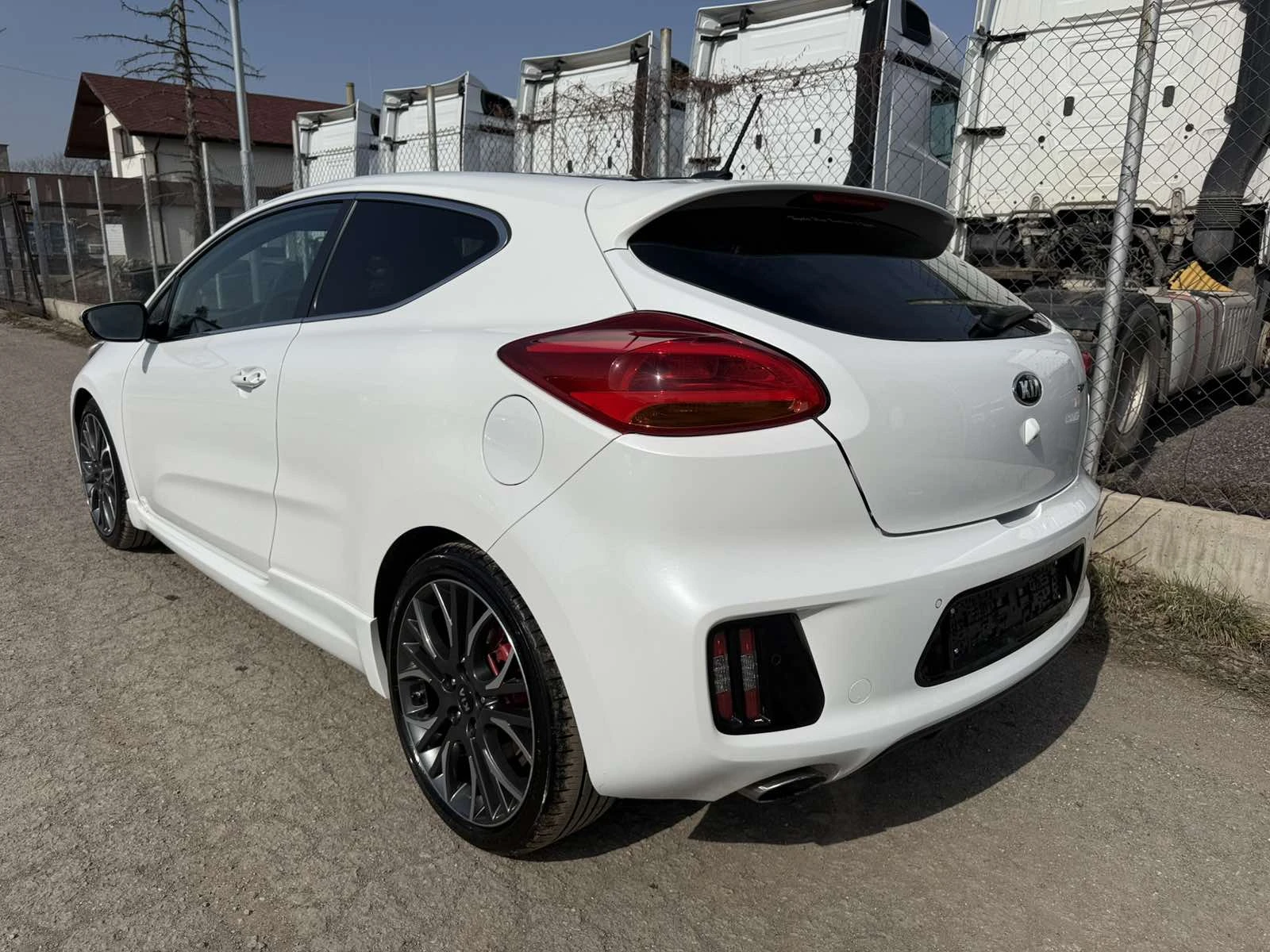 Kia Ceed GT Швейцария 138х.км КАТО НОВА, снимка 3 - Автомобили и джипове - 53713640