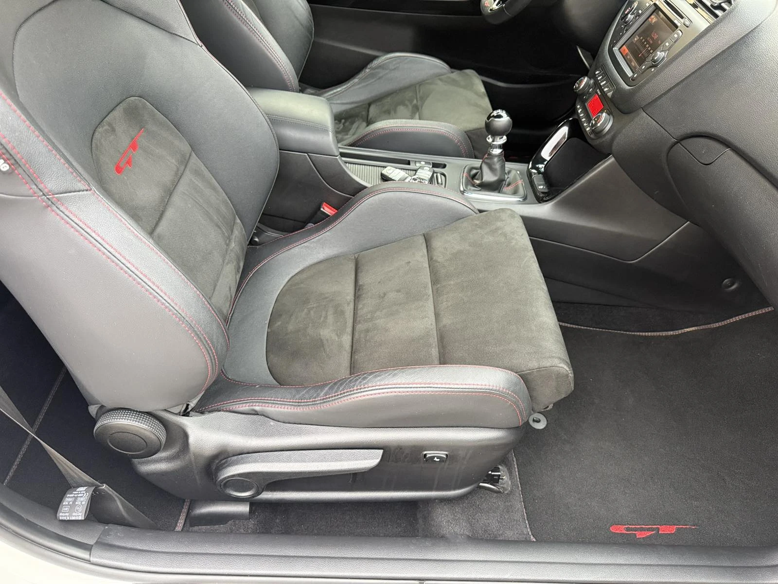 Kia Ceed GT Швейцария 138х.км КАТО НОВА, снимка 15 - Автомобили и джипове - 53713640