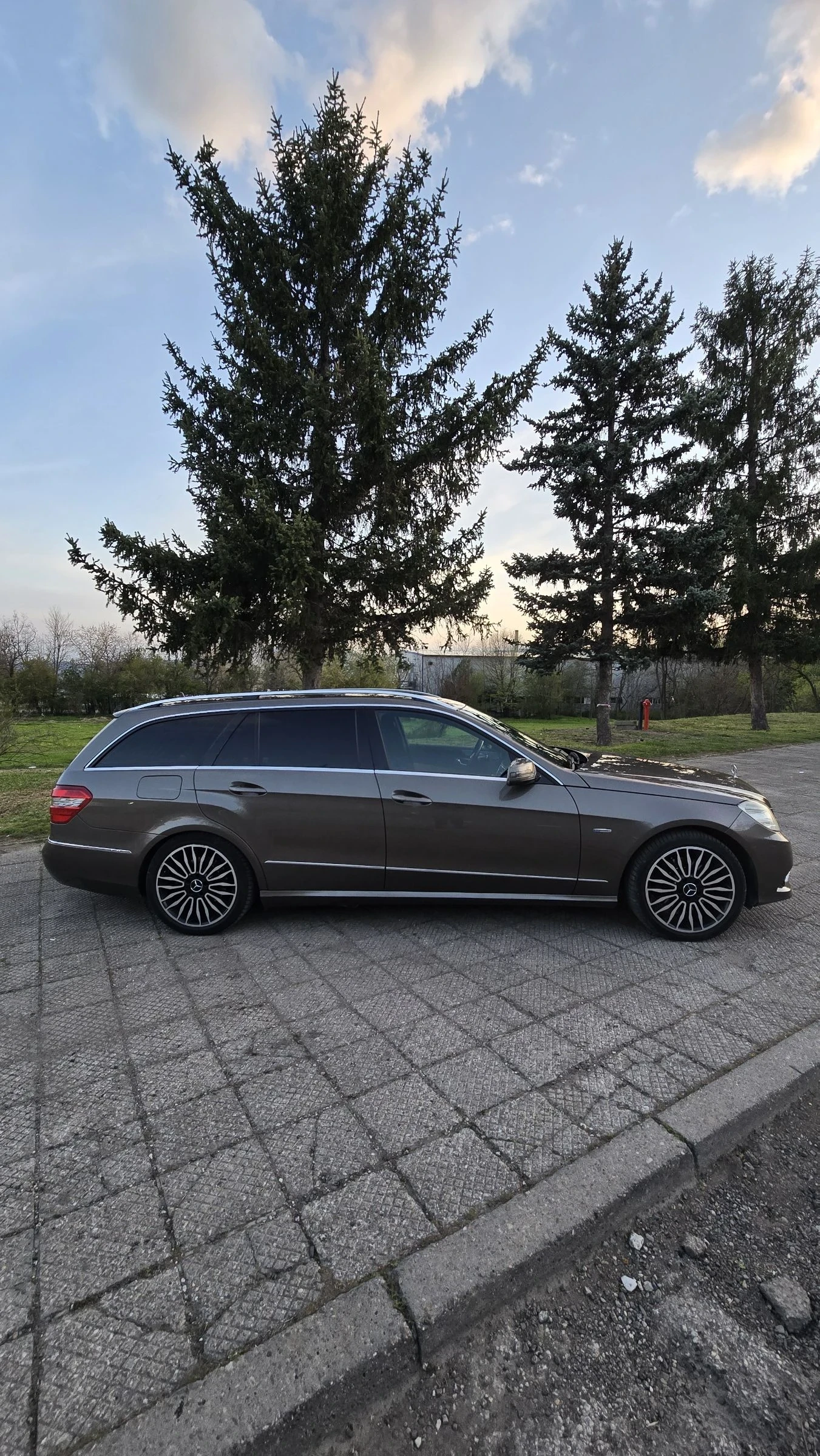 Mercedes-Benz E 350 CDI* Задно* AirMatic* Обдух* BiXenon* NAVI* Harman, снимка 5 - Автомобили и джипове - 54231697