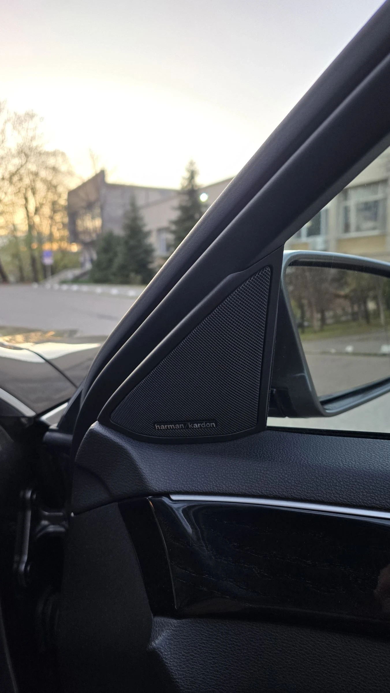 Mercedes-Benz E 350 CDI* Задно* AirMatic* Обдух* BiXenon* NAVI* Harman, снимка 13 - Автомобили и джипове - 54231697