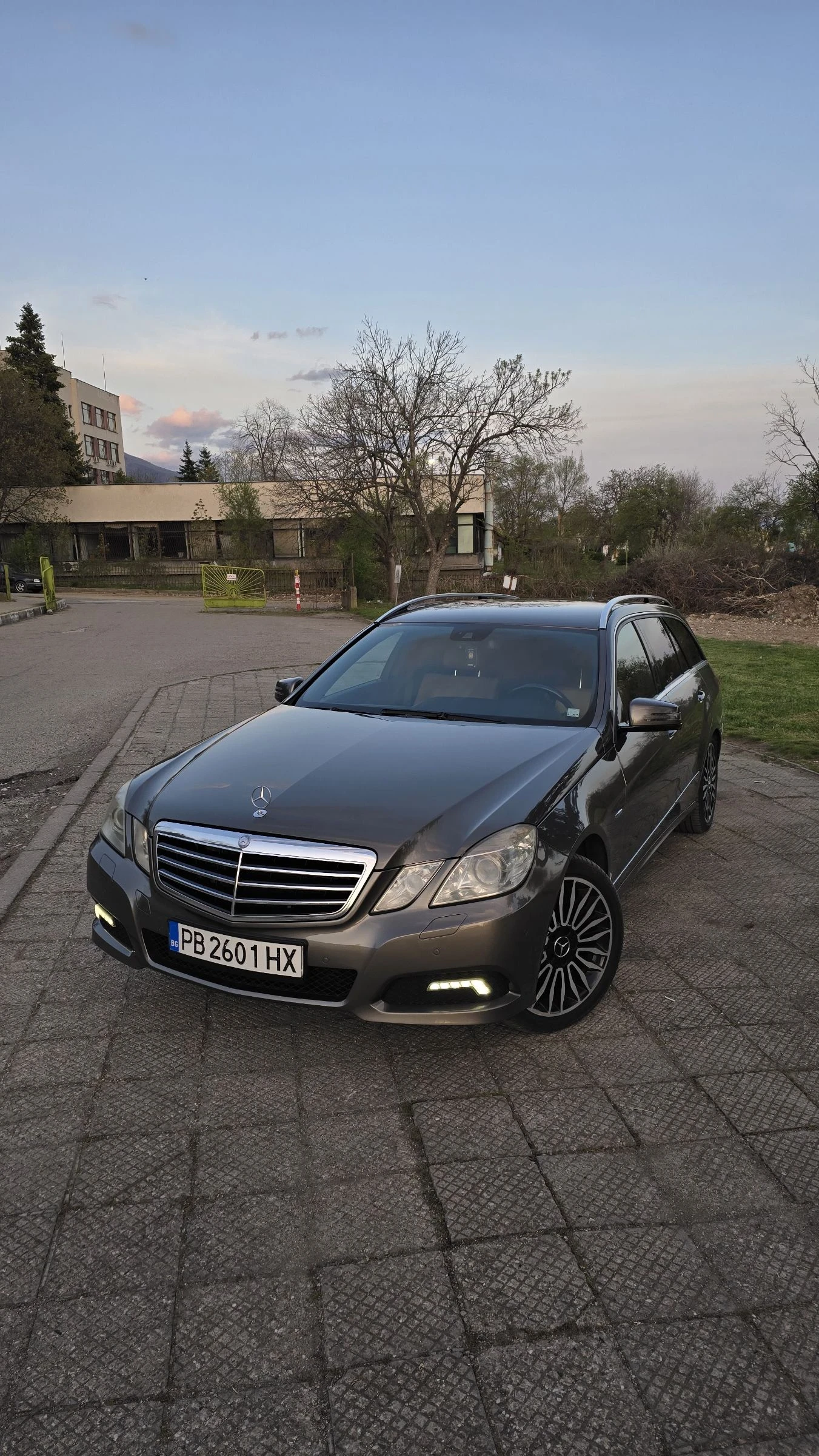 Mercedes-Benz E 350 CDI* Задно* AirMatic* Обдух* BiXenon* NAVI* Harman