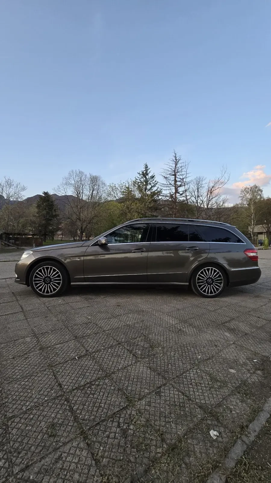 Mercedes-Benz E 350 CDI* Задно* AirMatic* Обдух* BiXenon* NAVI* Harman, снимка 4 - Автомобили и джипове - 54231697