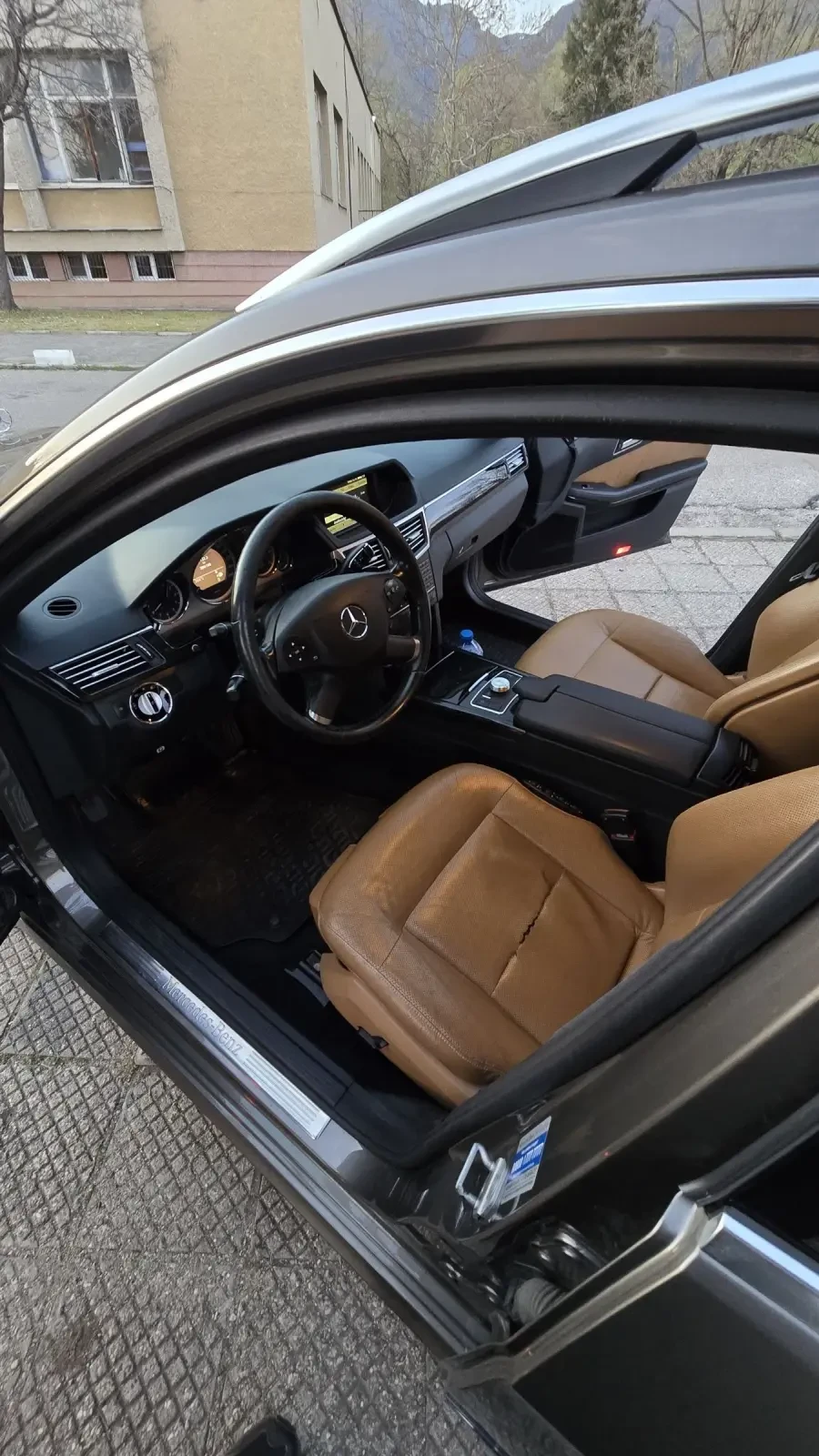 Mercedes-Benz E 350 CDI* Задно* AirMatic* Обдух* BiXenon* NAVI* Harman, снимка 12 - Автомобили и джипове - 54231697