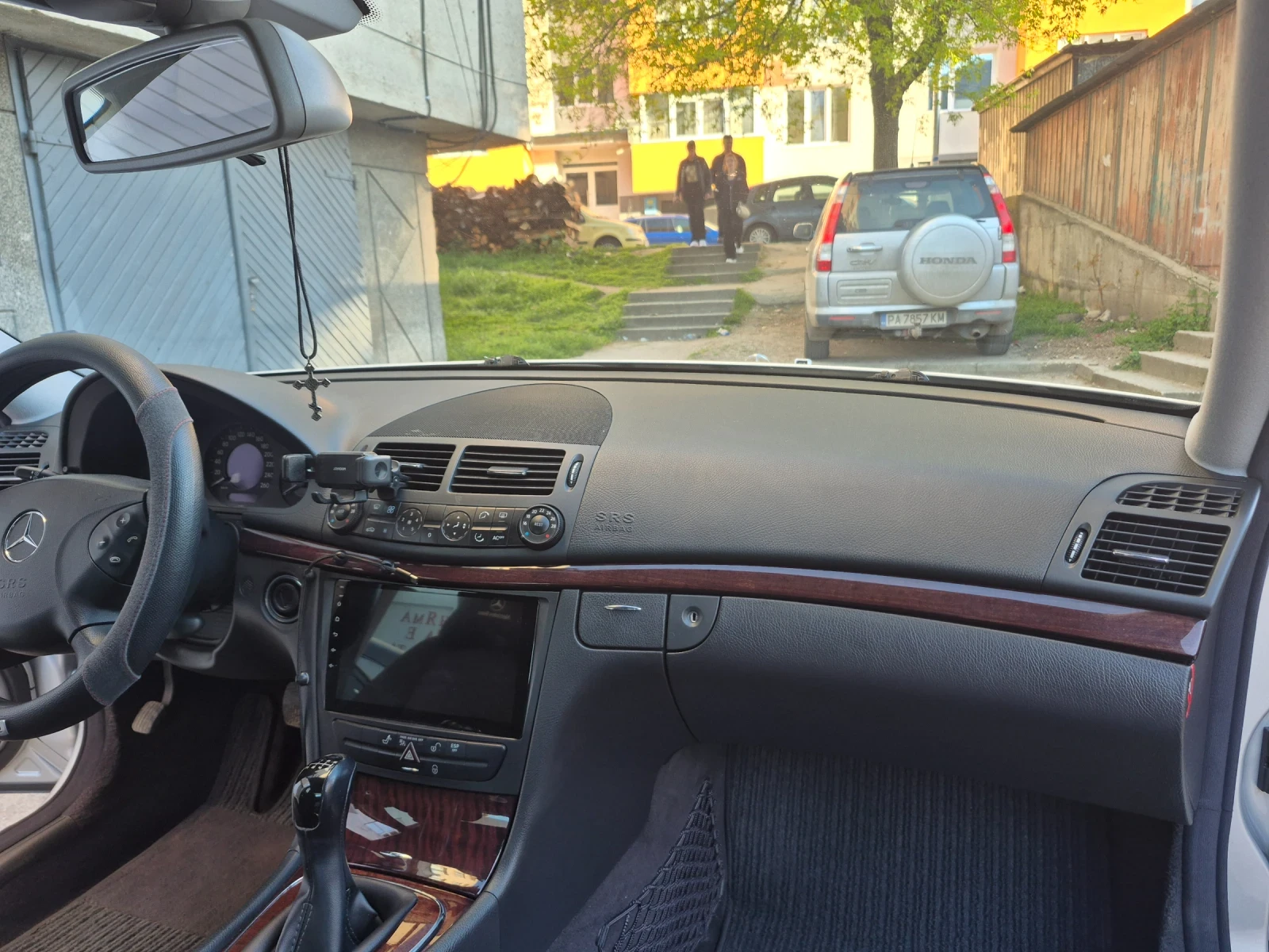 Mercedes-Benz E 270, снимка 13 - Автомобили и джипове - 54246579