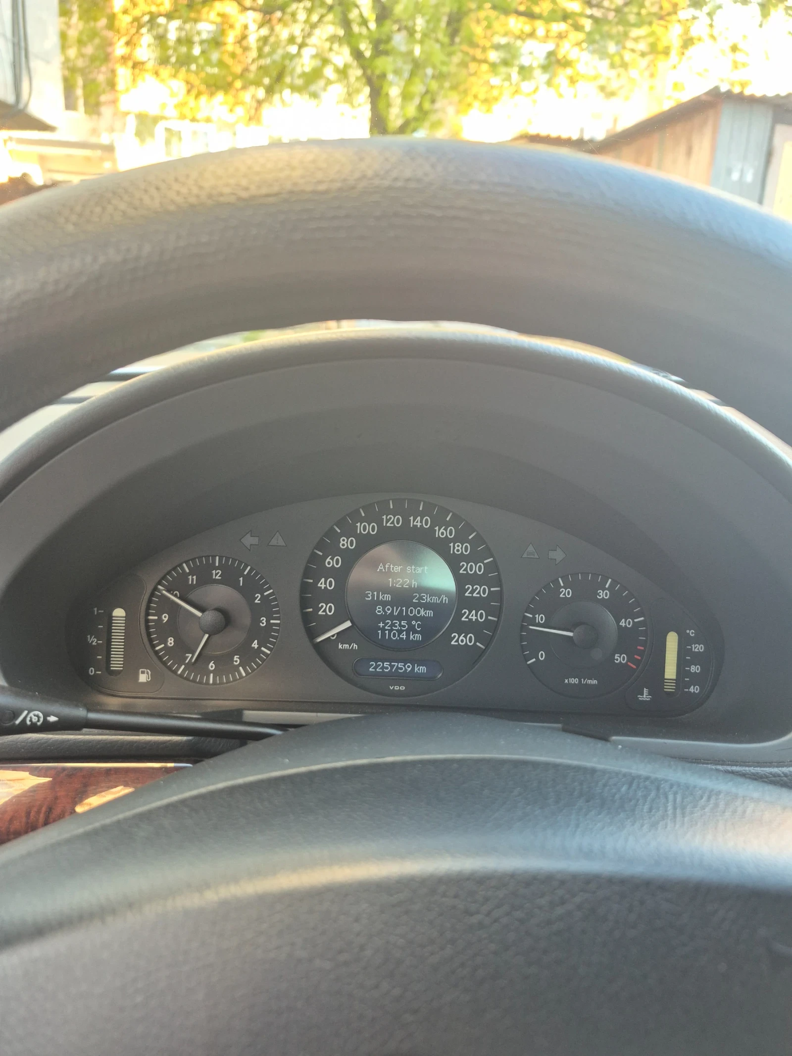 Mercedes-Benz E 270, снимка 14 - Автомобили и джипове - 54246579