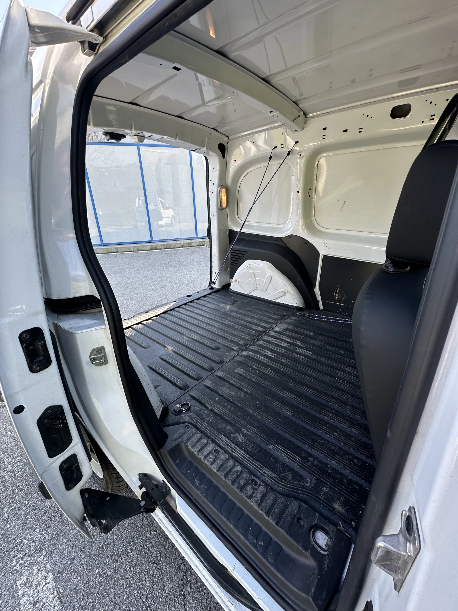 Renault Kangoo 1.9DCi, снимка 8 - Автомобили и джипове - 54603227
