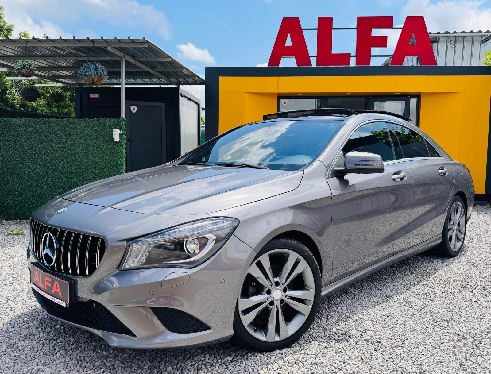 Mercedes-Benz CLA 200 2.0i/AMG/ПАНОРАМА/КАМЕРА/НАП.ОБСЛУЖЕНА/ТОП///, снимка 2 - Автомобили и джипове - 54751683