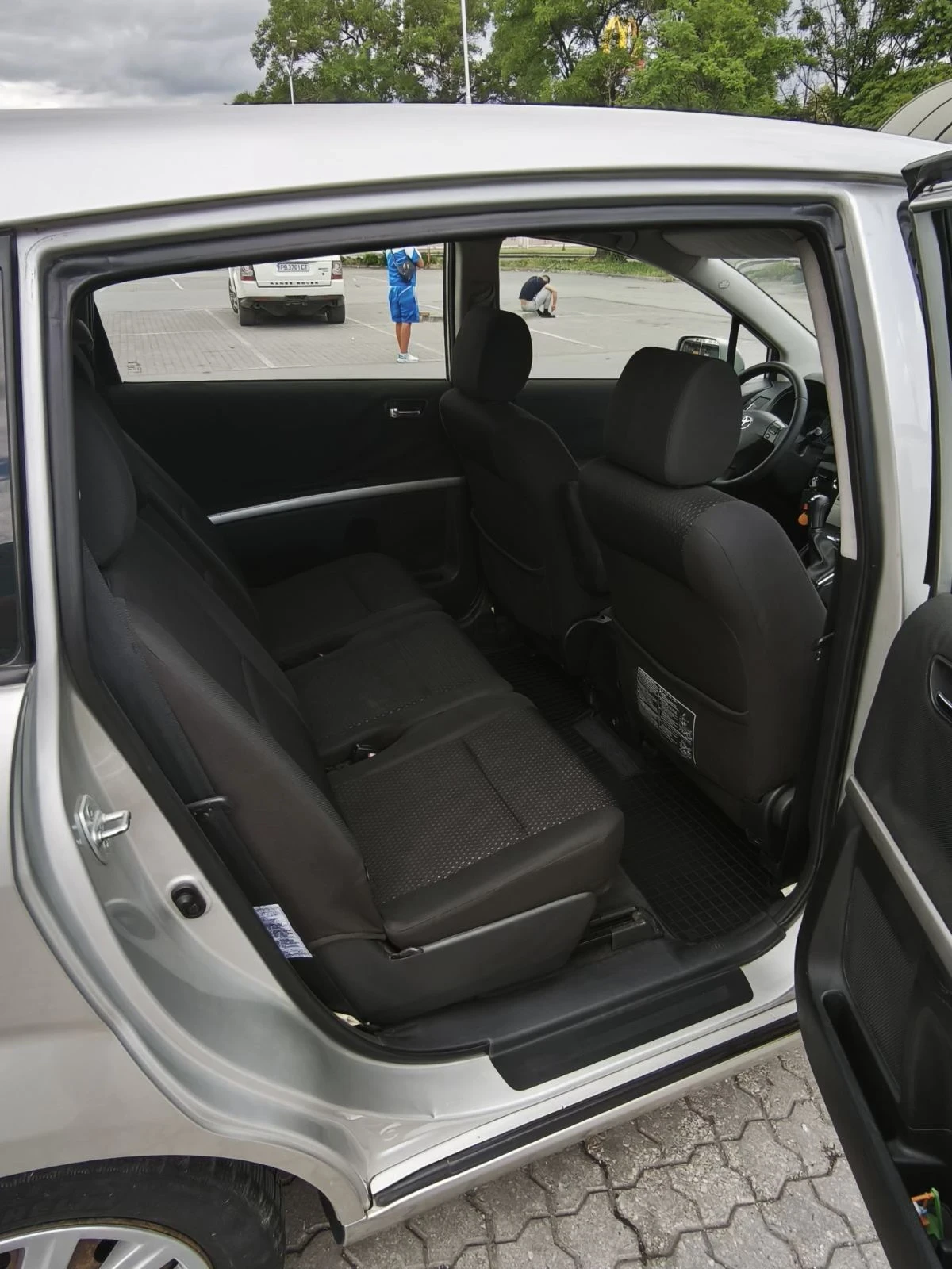 Toyota Corolla verso 2.2, снимка 10 - Автомобили и джипове - 54895332