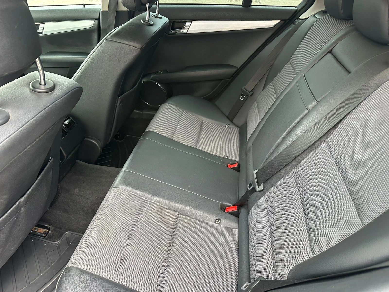 Mercedes-Benz C 220 ТОП ЦЕНА ДО 13.09.2026, снимка 11 - Автомобили и джипове - 56014358