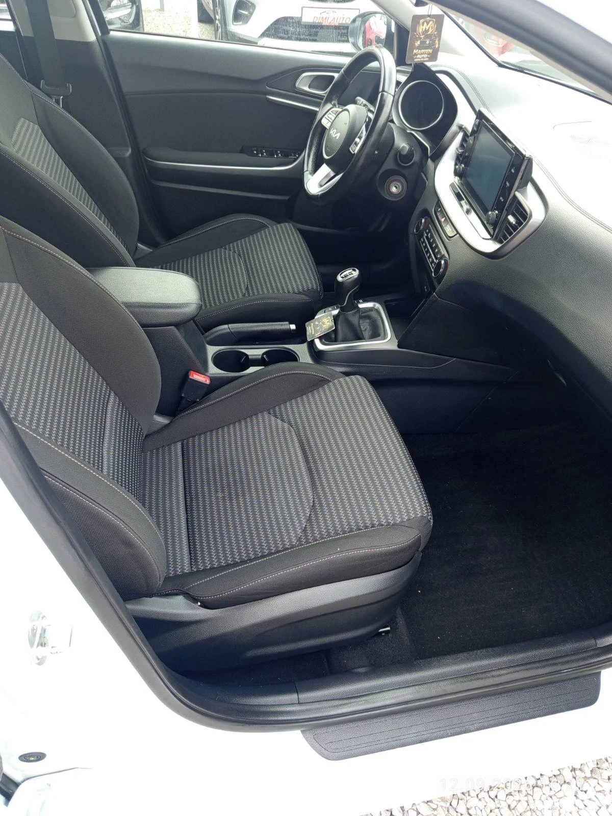 Kia Ceed 1.6Mild-Hybrid , снимка 12 - Автомобили и джипове - 56042116