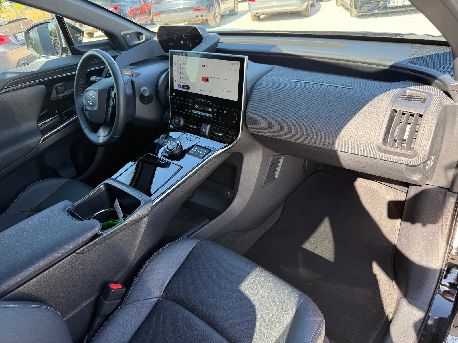 Toyota bZ4X Европа* JBL* Multi-Led* 360* FULL екстри* , снимка 14 - Автомобили и джипове - 56128779