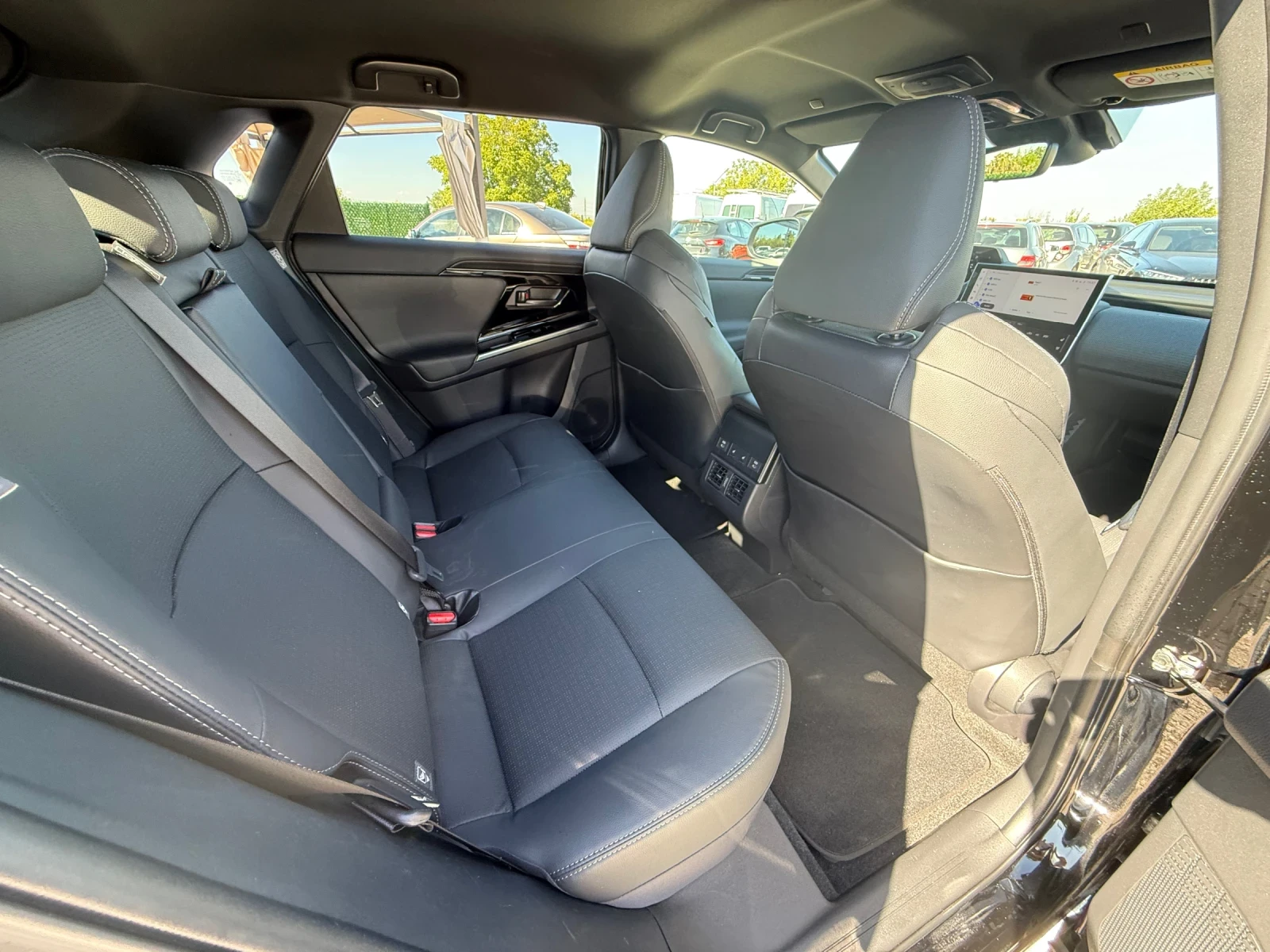 Toyota bZ4X Европа* JBL* Multi-Led* 360* FULL екстри* , снимка 12 - Автомобили и джипове - 56128779