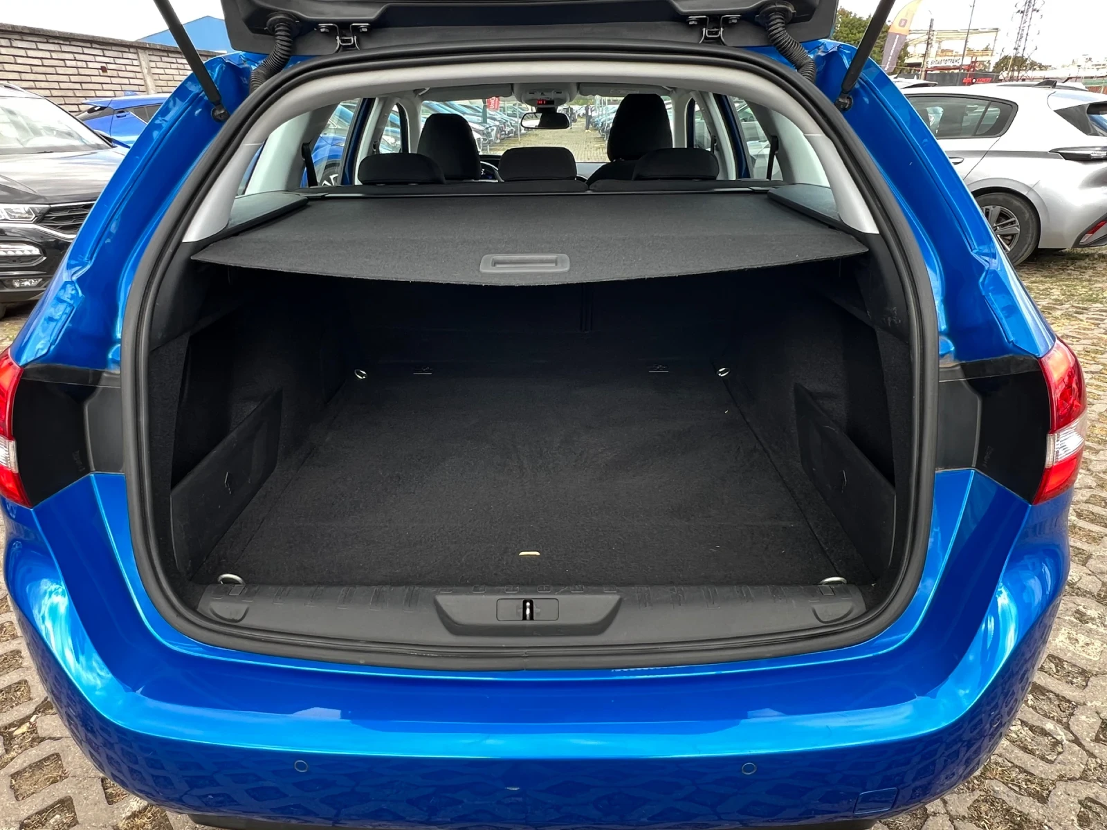 Peugeot 308 1.5 BLUEHDI , снимка 16 - Автомобили и джипове - 56209487