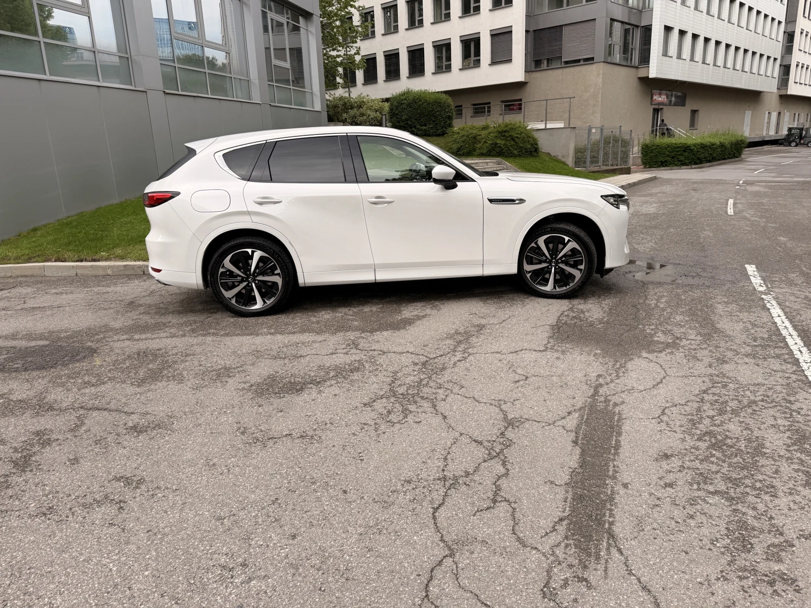 Mazda CX-60 Takumi Plus Plug-in Hybrid AWD, снимка 3 - Автомобили и джипове - 54658335