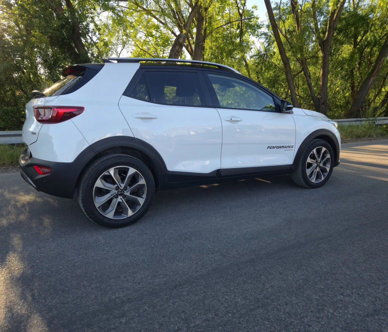 Kia Stonic T- GDI 120kc.- NAVI- CARPLAY- WAZE, снимка 2 - Автомобили и джипове - 54812922