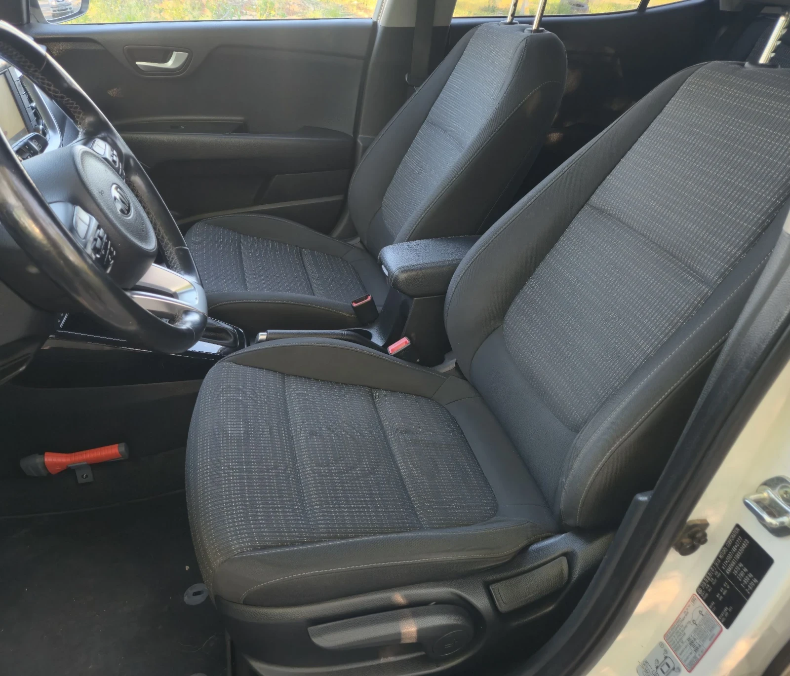 Kia Stonic T- GDI 120kc.- NAVI- CARPLAY- WAZE, снимка 9 - Автомобили и джипове - 54812922