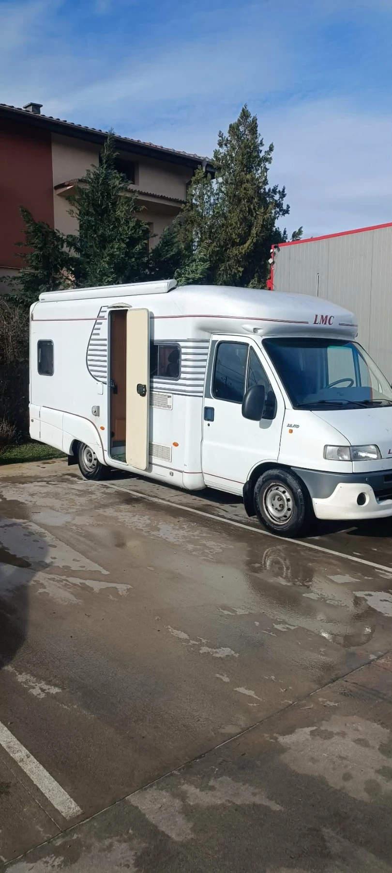 Кемпер LMC Fiat Dukato , снимка 3 - Каравани и кемпери - 54128747