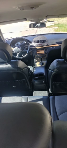 Mercedes-Benz E 220, снимка 13