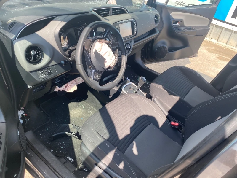 Toyota Yaris 1.5i automatic, снимка 6 - Автомобили и джипове - 37622952