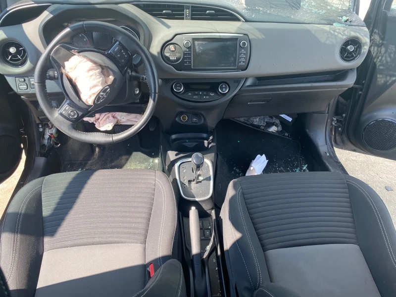 Toyota Yaris 1.5i automatic, снимка 7 - Автомобили и джипове - 37622952