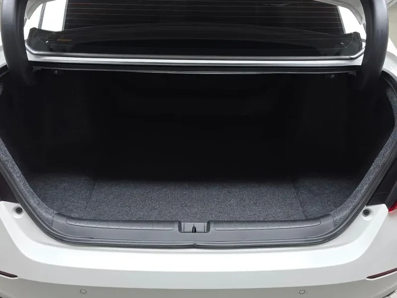 Honda Accord 1.5 Turbo, снимка 16 - Автомобили и джипове - 55738901
