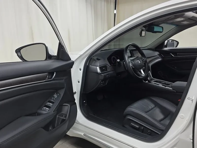 Honda Accord 1.5 Turbo, снимка 10 - Автомобили и джипове - 55738901