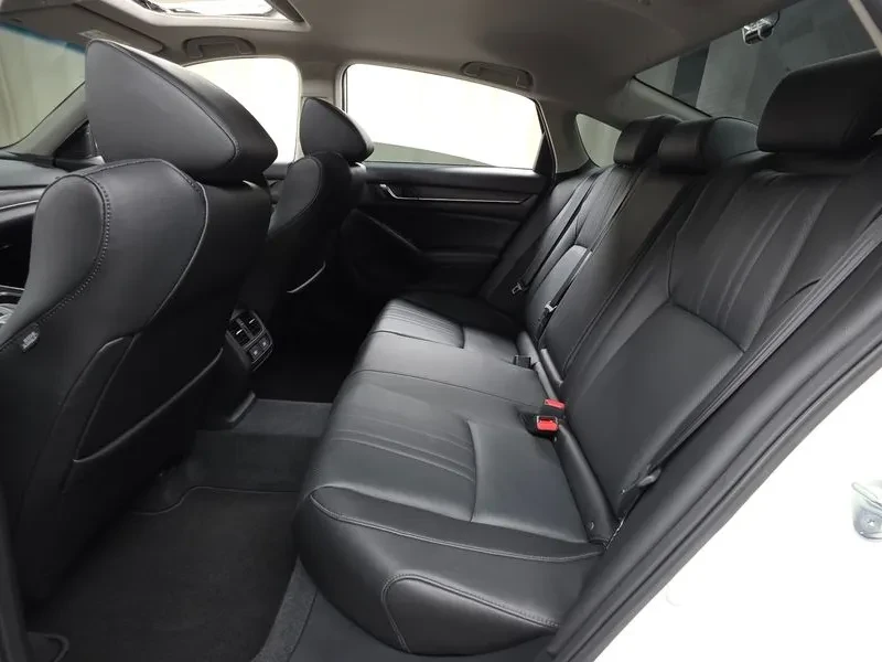 Honda Accord 1.5 Turbo, снимка 12 - Автомобили и джипове - 55738901