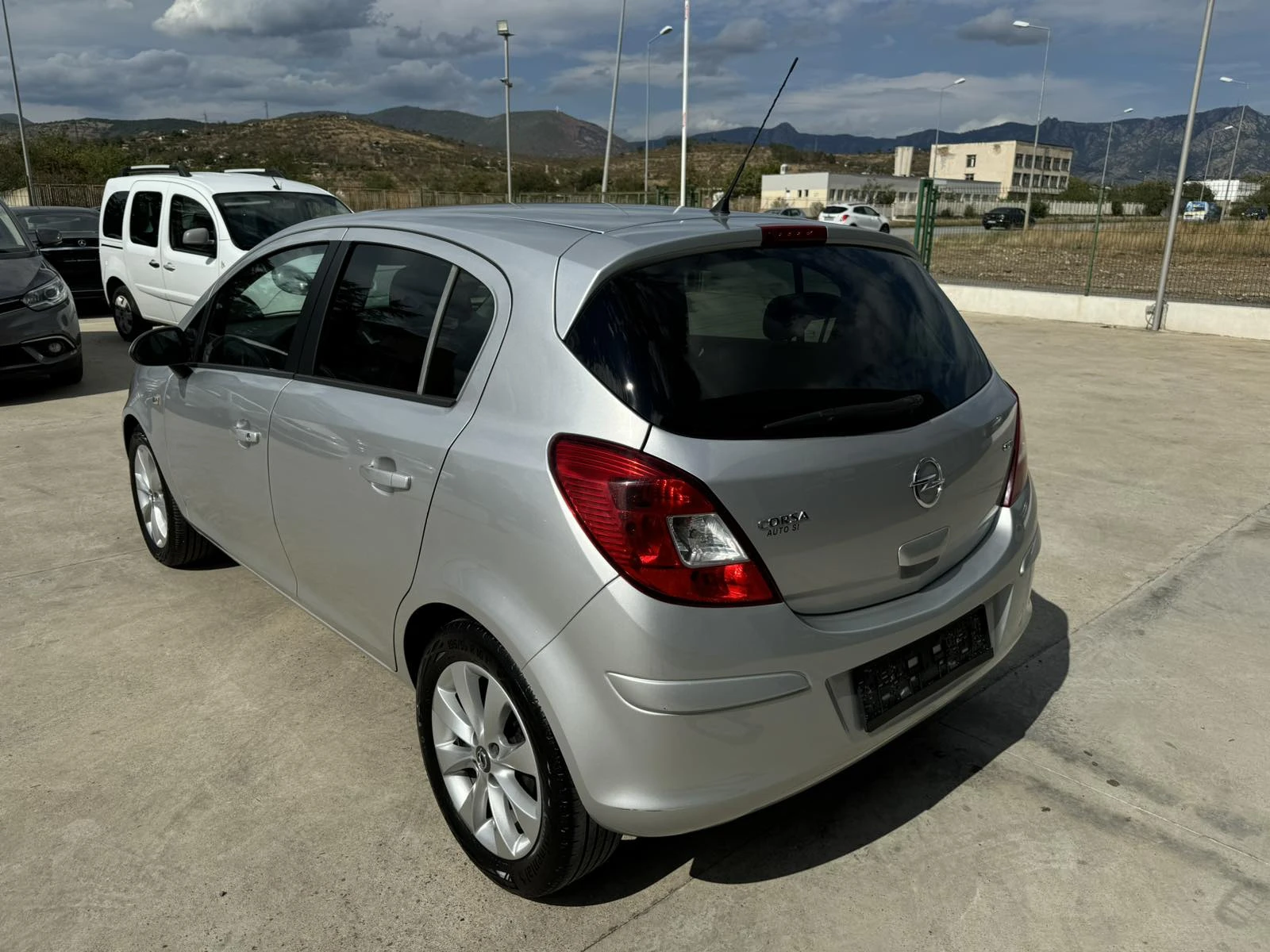 Opel Corsa 1.3 75ps DIESEL - изображение 3