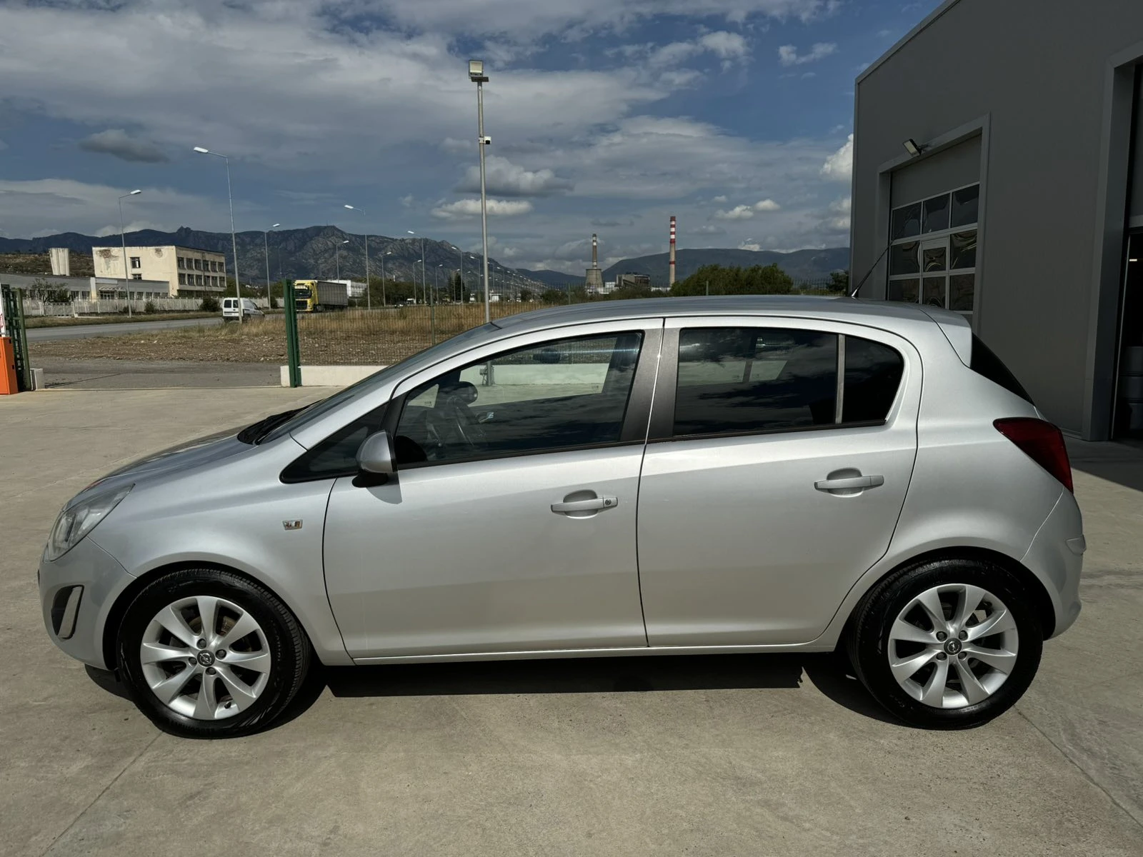 Opel Corsa 1.3 75ps DIESEL - изображение 2