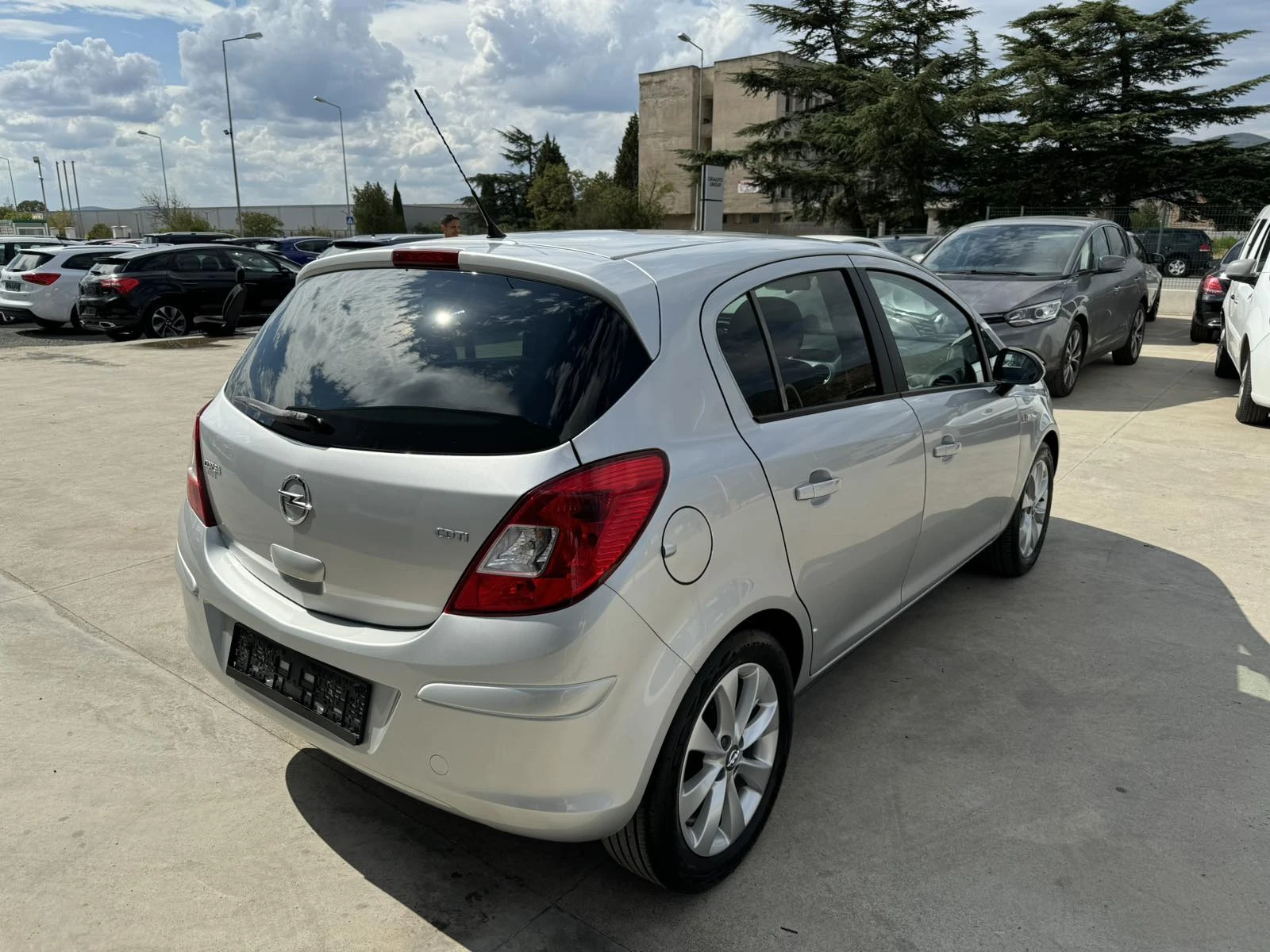 Opel Corsa 1.3 75ps DIESEL - изображение 5