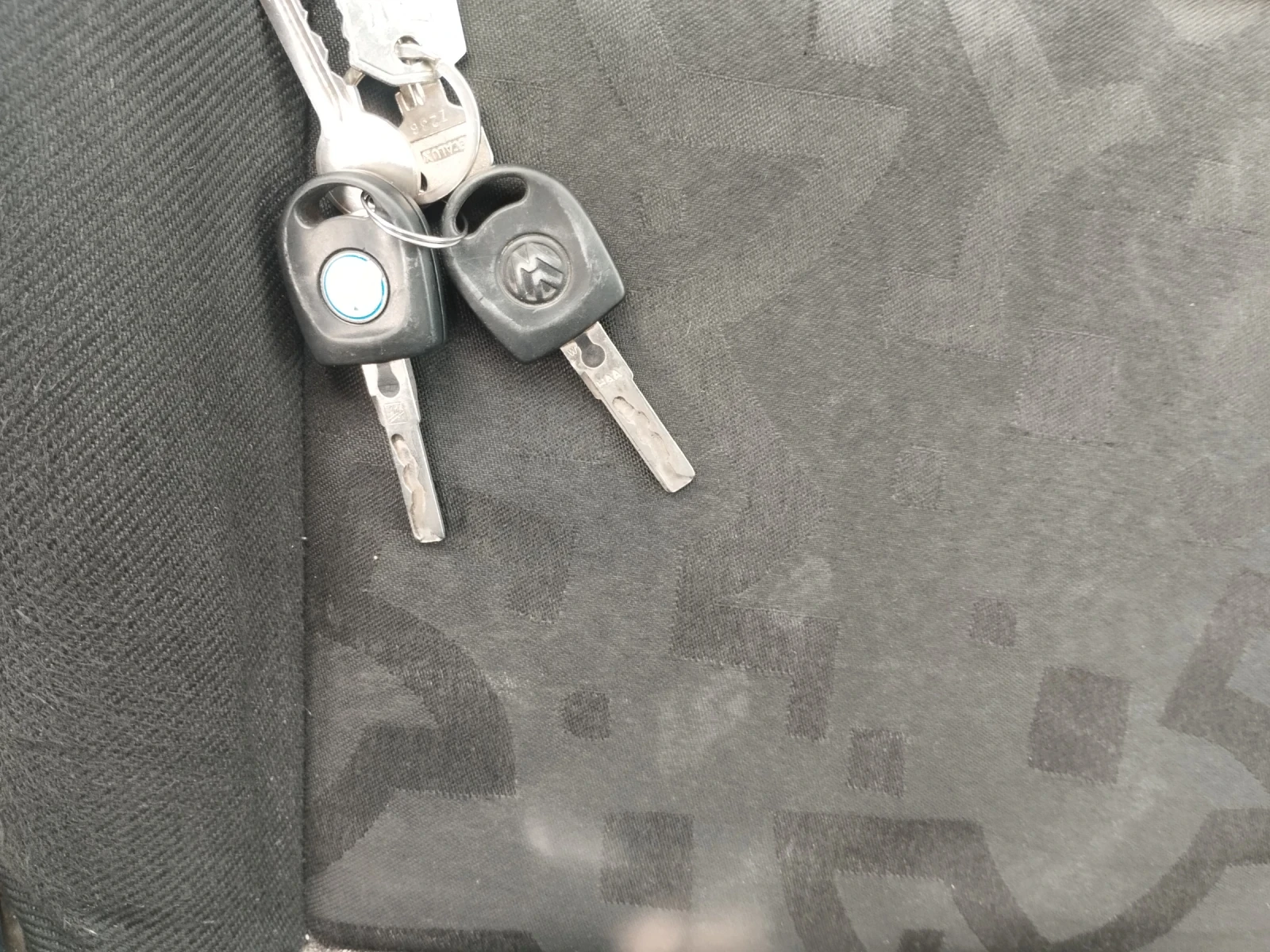 VW Bora 1.6 КЛИМАТРОНИК, снимка 10 - Автомобили и джипове - 53764017