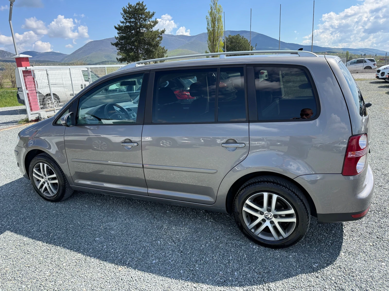 VW Touran (KATO ����)^(�����)^(7-�����) | Mobile.bg � ����������� 9