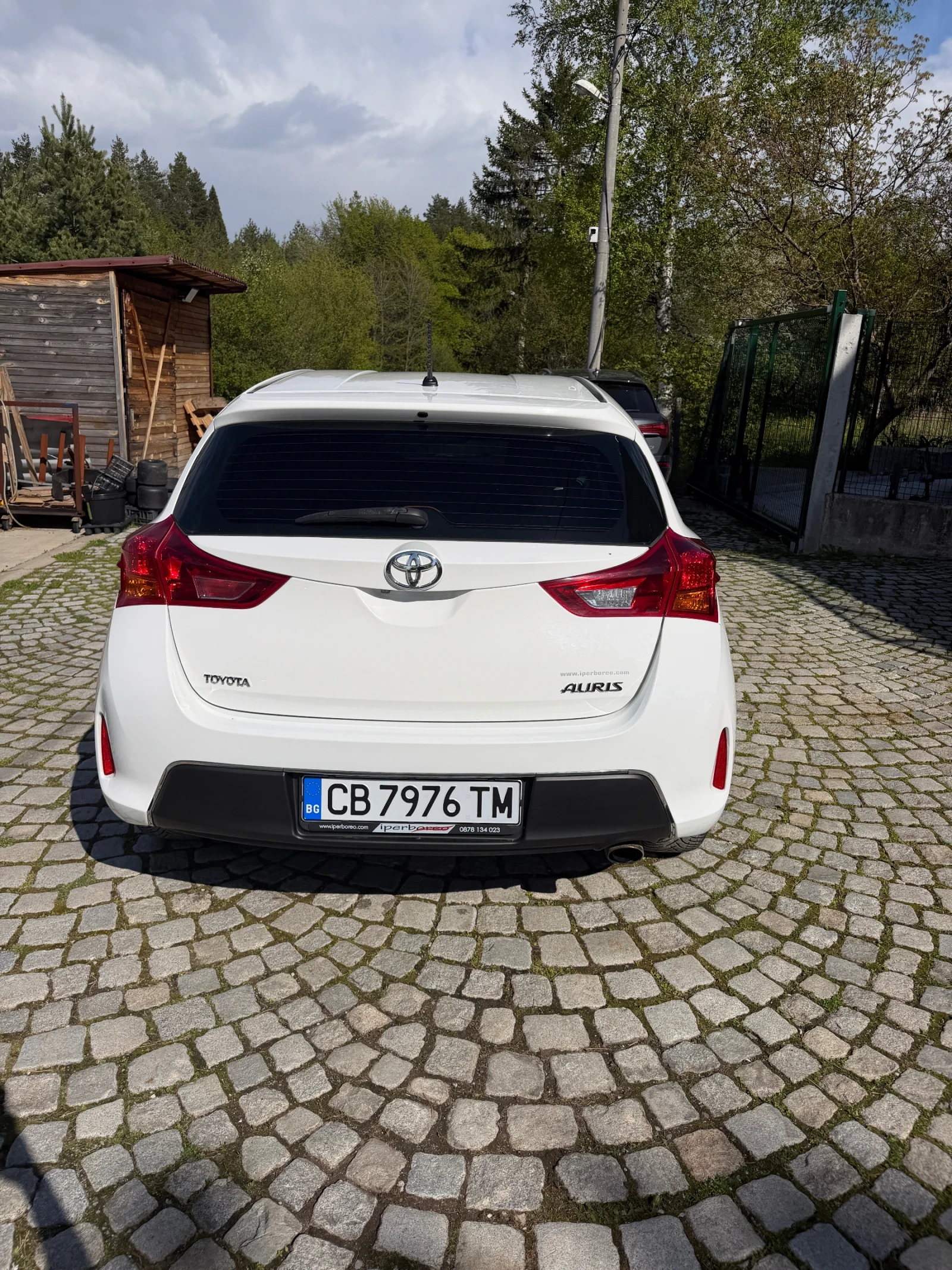 Toyota Auris 2.0 D4D 124 к. с., снимка 6 - Автомобили и джипове - 54391361