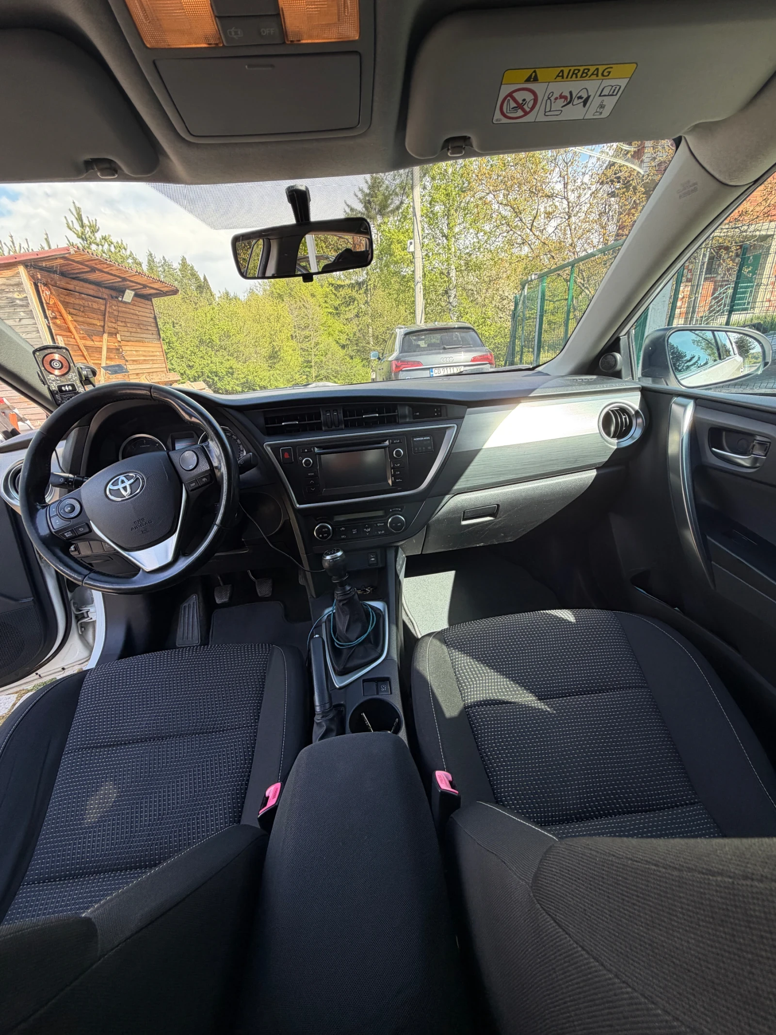 Toyota Auris 2.0 D4D 124 к. с., снимка 10 - Автомобили и джипове - 54391361